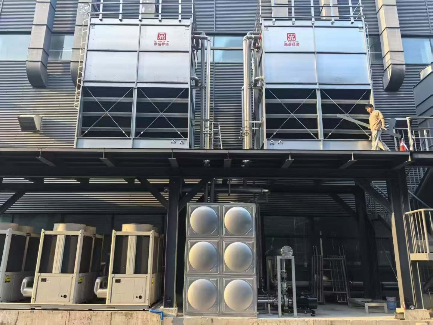 上海渝輝?冷水機(jī)|冷卻塔調(diào)試安裝完畢