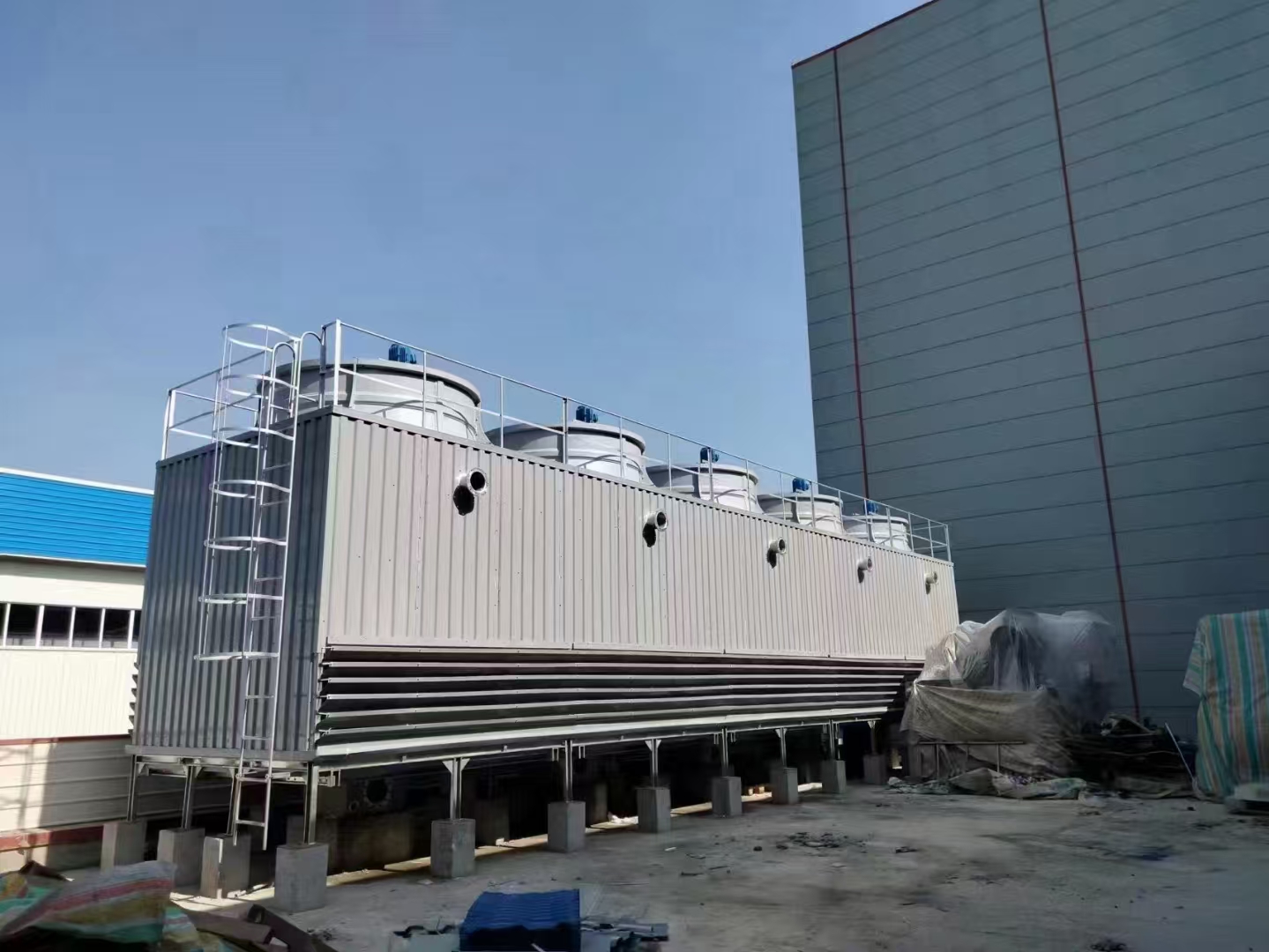 湖北十堰石油冶煉安裝350噸冷卻塔2臺(tái)